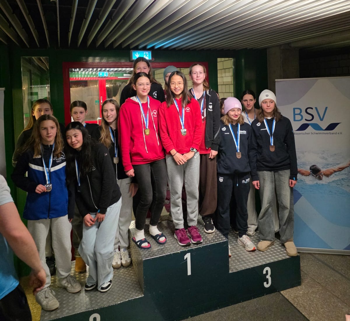 Gruppenbild auf dem Podest